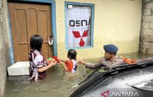 Brimob Evakuasi Banjir Cakung: Polda Metro Jaya Sigap Bantu Warga Terdampak di Rawa Terate