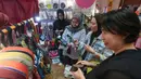 Pelaku UMKM dan brand lokal turut meramaikan IdeaFest 2026 di Jakarta Convention Center (JCC), Senayan, Jakarta, Jumat (4/9/2026). Sejumlah pelaku usaha berpartisipasi melalui area pameran dan bazar kreatif, salah satunya kolaborasi Semasa Market yang menampilkan beragam produk, mulai dari kriya, fesyen, hingga kuliner. (KLY/Budy Santoso)