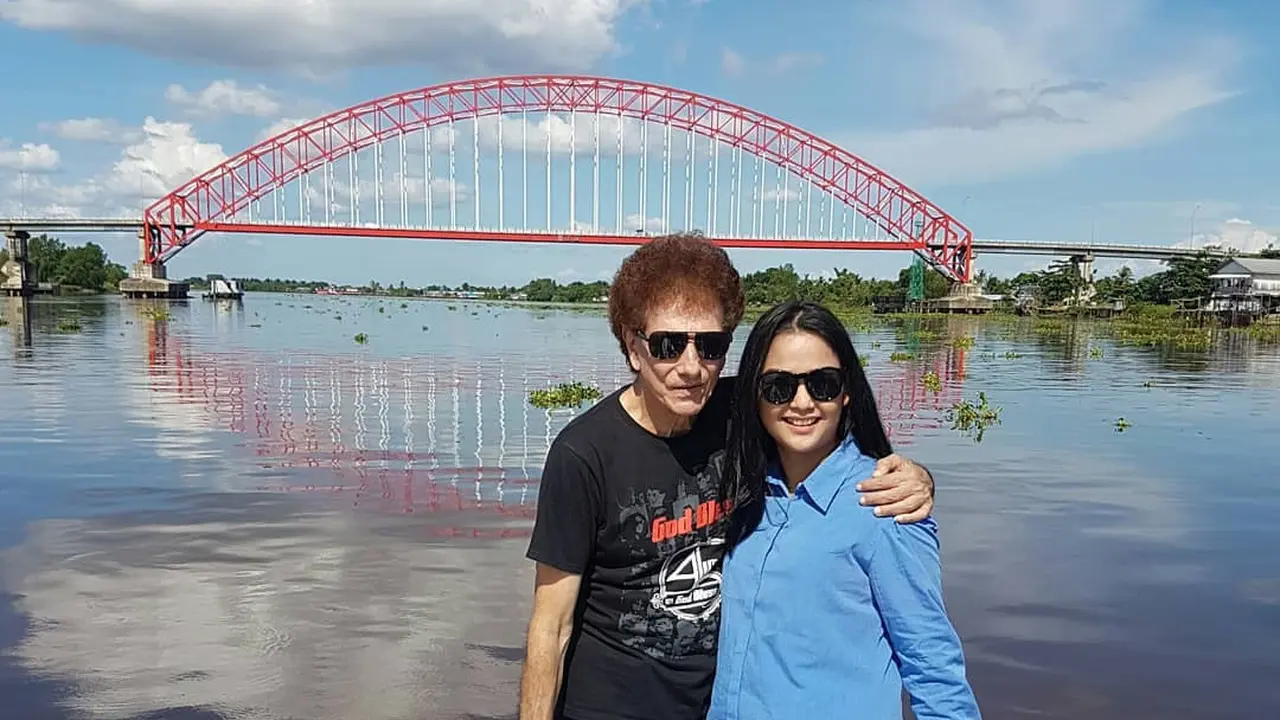 Ahmad Albar dan Dewi Sri Astuti
