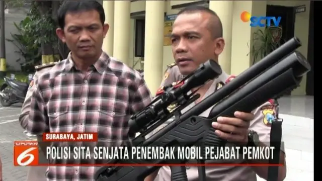 Senjata ini digunakan pelaku dengan inisial RM untuk menembaki kendaraan milik pejabat Pemerintah Kota Surabaya, yang juga sudah diamankan.