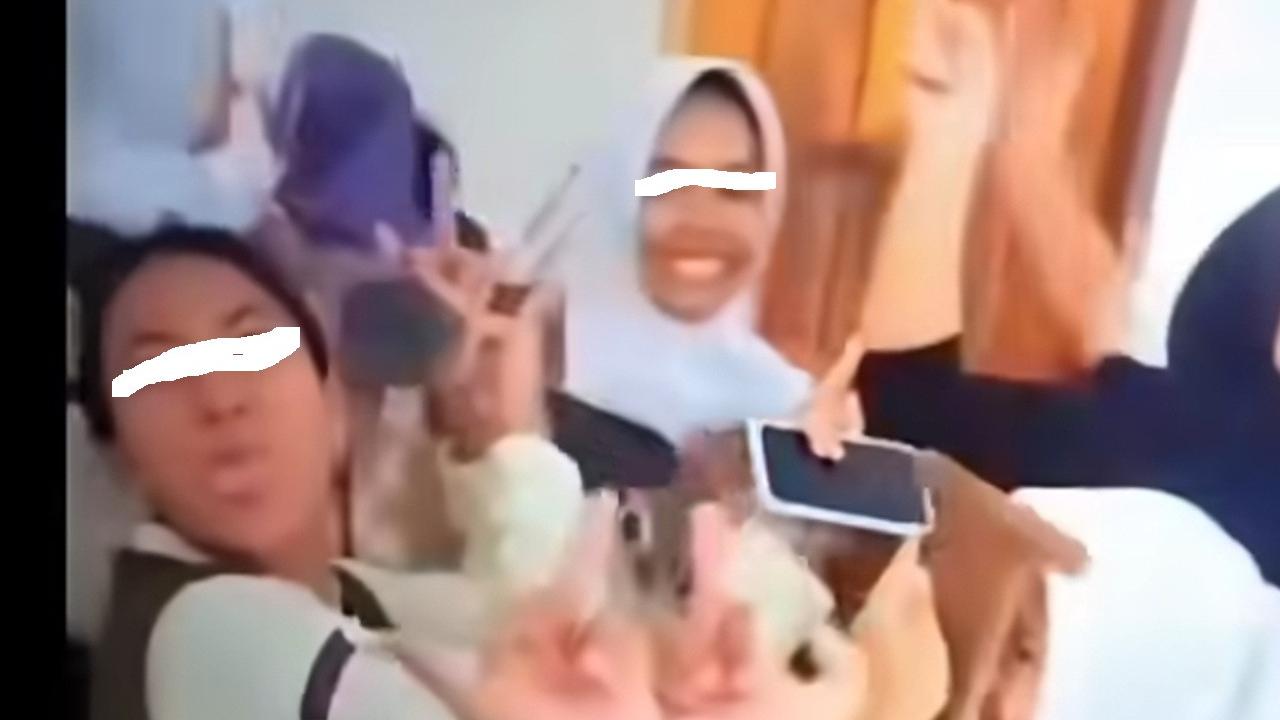 Kacau! Siswa SMAN 1 Purwakarta Acungkan Jari Tengah ke Guru, Videonya Viral di Medsos