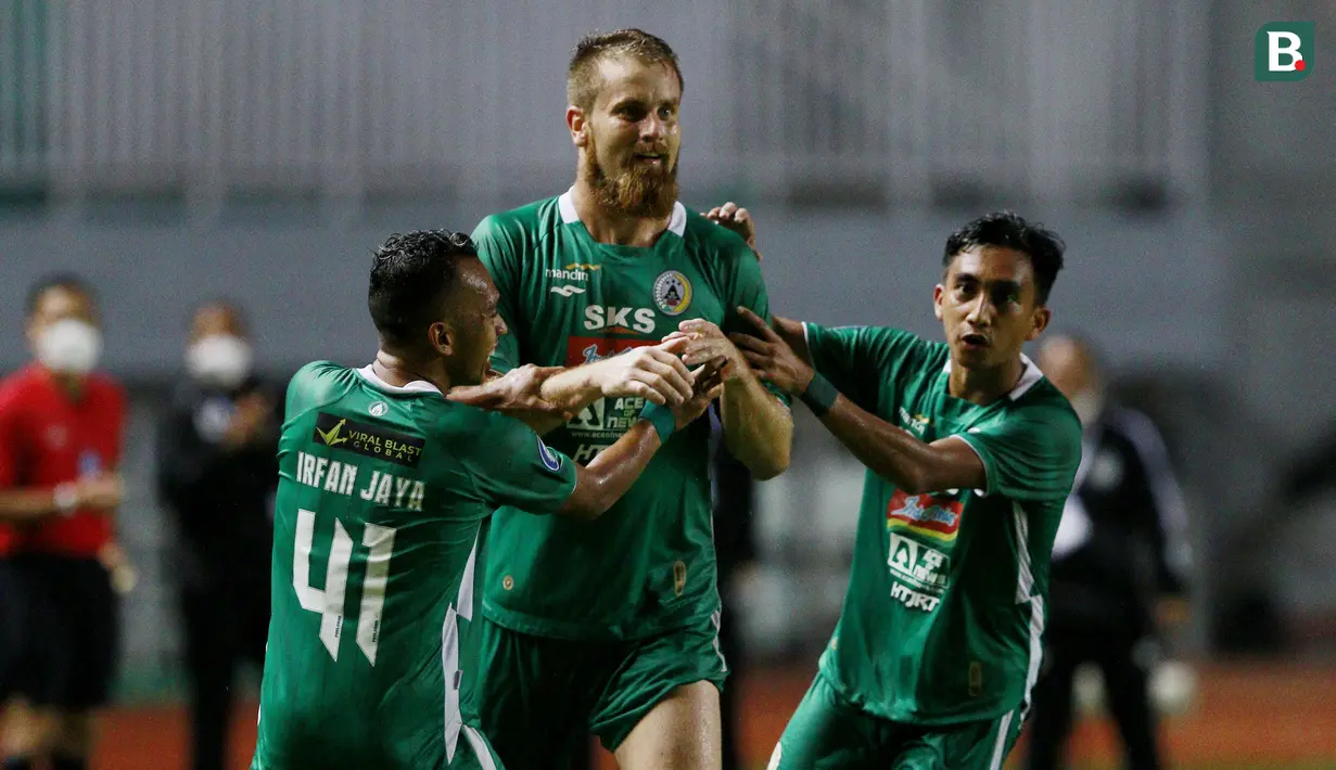 PSS Sleman memetik kemenangan pertamanya di BRI Liga 1 2021/2022 usai menang 2-1 atas Arema FC dalam laga pekan ke-3 di Stadion Pakansari, Bogor, Minggu (19/9/2021). Sempat tertinggal 0-1, Tim Elang Jawa sukses melakukan comeback dan memenangkan pertandingan. (Bola.com/M Iqbal Ichsan)