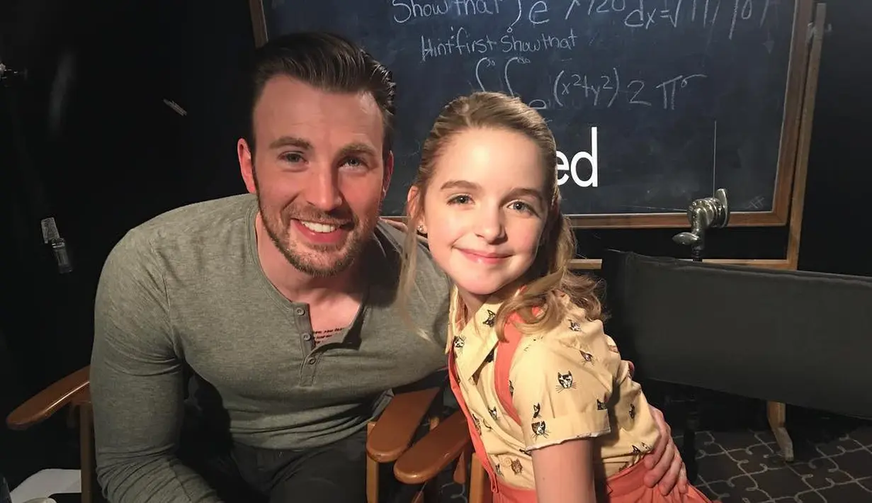 Pernah beradu peran dengan Chris Evans membuat namanya semakin terkenal. Memerankan peran utama sebagai Mary, seorang anak yang sangat cerdas, aktingnya dengan Chris Evans terlihat sangat padu dan meyakinkan. (Liputan6.com/IG/mckennagraceful)