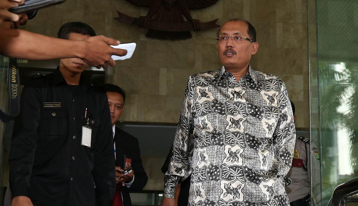 Janedjri M Gaffar diperiksa sebagai saksi terkait kasus suap sengketa Pilkada Lebak yang melibatkan mantan Ketua MK Akil Mochtar, Jakarta, (22/10/14). (Liputan6.com/Miftahul Hayat)