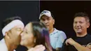 Gading Marten justru membagikan potret muka pengen saat melihat kemesraan teman-temannya. Seperti merasa iri melihat Raffi Ahmad dan Nagita Slavina pelukan. (Liputan6.com/IG/gadiing)
