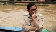 Gubernur Jakarta Pramono Anung saat meninjau Pintu Air Manggarai di Jakarta Selatan, Selasa (4/3/2025). (Foto: Liputan6.com/Muhammad Radityo Priyasmoro).