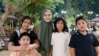 Oki Setiana Dewi Bagikan Momen Hangat Bersama Anak di Kairo