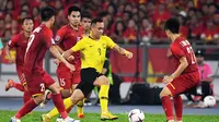 Duel Malaysia vs Vietnam di leg pertama final Piala AFF 2018 di Stadion Nasional Bukit Jalil, Kuala Lumpur, Selasa (11/12/2018). (AFP/Mohd. Rasfan)