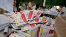 KPU telah melakukan pendistribusian sejumlah logistik pemilu 2024. (SONNY TUMBELAKA/AFP)