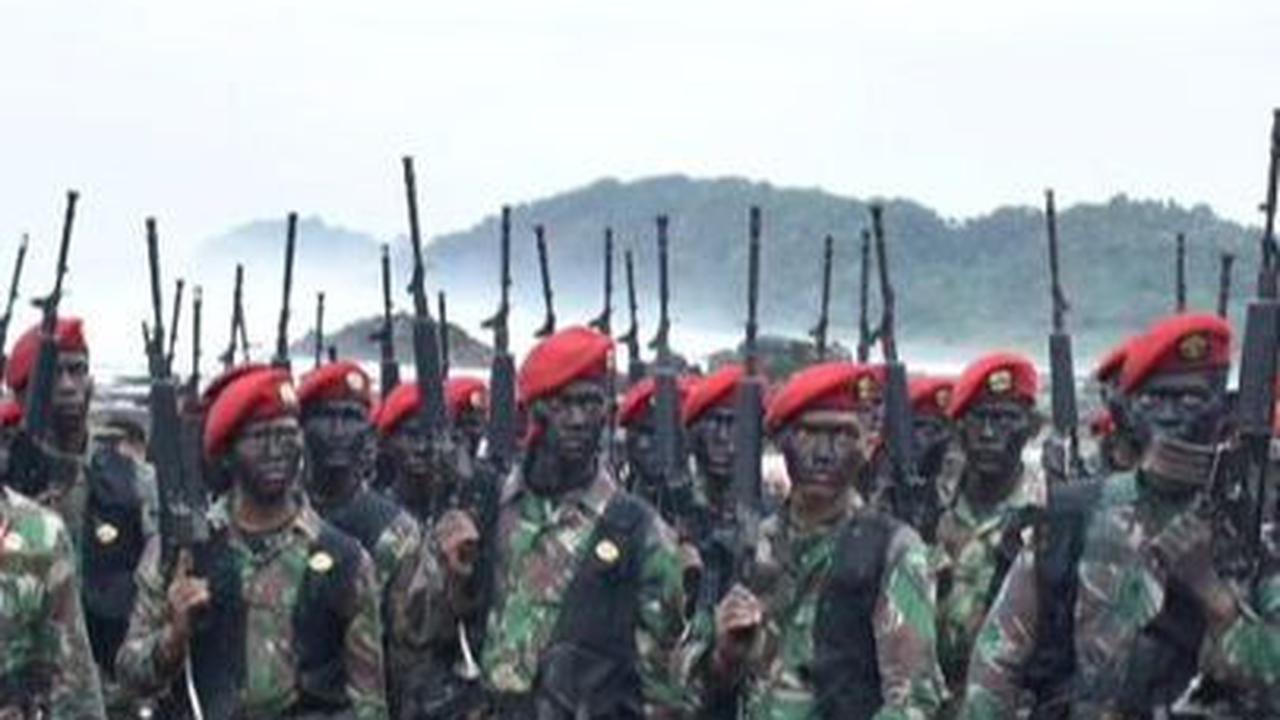 Momen Komandan Jenderal Kopassus Lantik 214 Prajurit Komando Baret Merah di Pantai, Tak Semua Anggota TNI Mampu Melewati Ujiannya