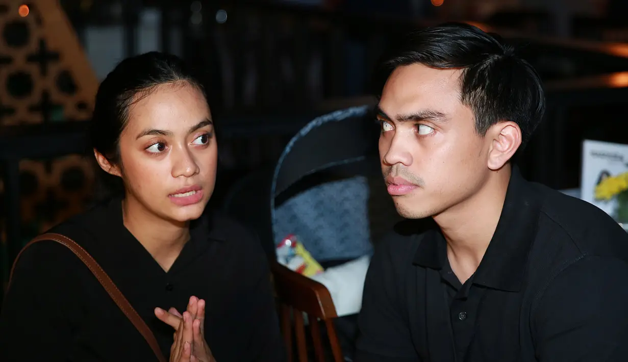 "Kita selalu banyak ngobrol tentang apa pun, dari hal negatif atau positif. Kalau lagi free aku ikut dia kerja. Alhamdulillah kerjaan aku fleksibel, dan dia juga," kata Ayudia Bing Slamet sembari melirik Ditto. (Deki Prayoga/Bintang.com)