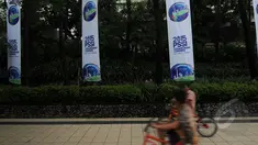 Sejumlah spanduk terpajang di sekitar lokasi Kongres PSSI 2015 di Hotel JW Marriot, Surabaya, Jawa Timur, Jumat (17/4/2015). Kongres akan memilih Ketua Umum PSSI dan anggota Komite Eksekutif periode 2015-2019. (Liputan6.com/Helmi Fithriansyah)