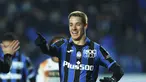Gelandang Atalanta, Mario Pasalic melakukan selebrasi usai mencetak gol ke gawang Venezia pada pertandingan lanjutan Liga Serie A Italia di Stadion Gewis di Bergamo, Italia, Selasa (30/11/2021). Pasalic mencetak tiga gol dan mengantar Atalanta menang atas Venezia 4-0. (Spada/LaPresse via AP)