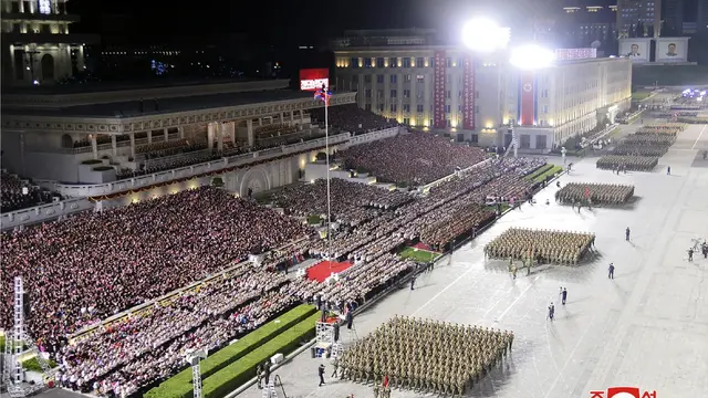 Parade militer dalam rangka hari jadi ke-75 Korea Utara. (KCNA Via AP)