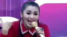 Fitri Carlina  membawakan lagu Anti Galau dalam acara Inbox SCTV (14/05/2014)