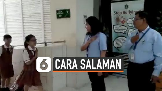 VIDEO: Takut Tertular Corona, Warga Ubah Cara Bersalaman