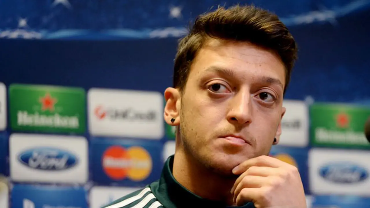 oezil-130908c.jpg