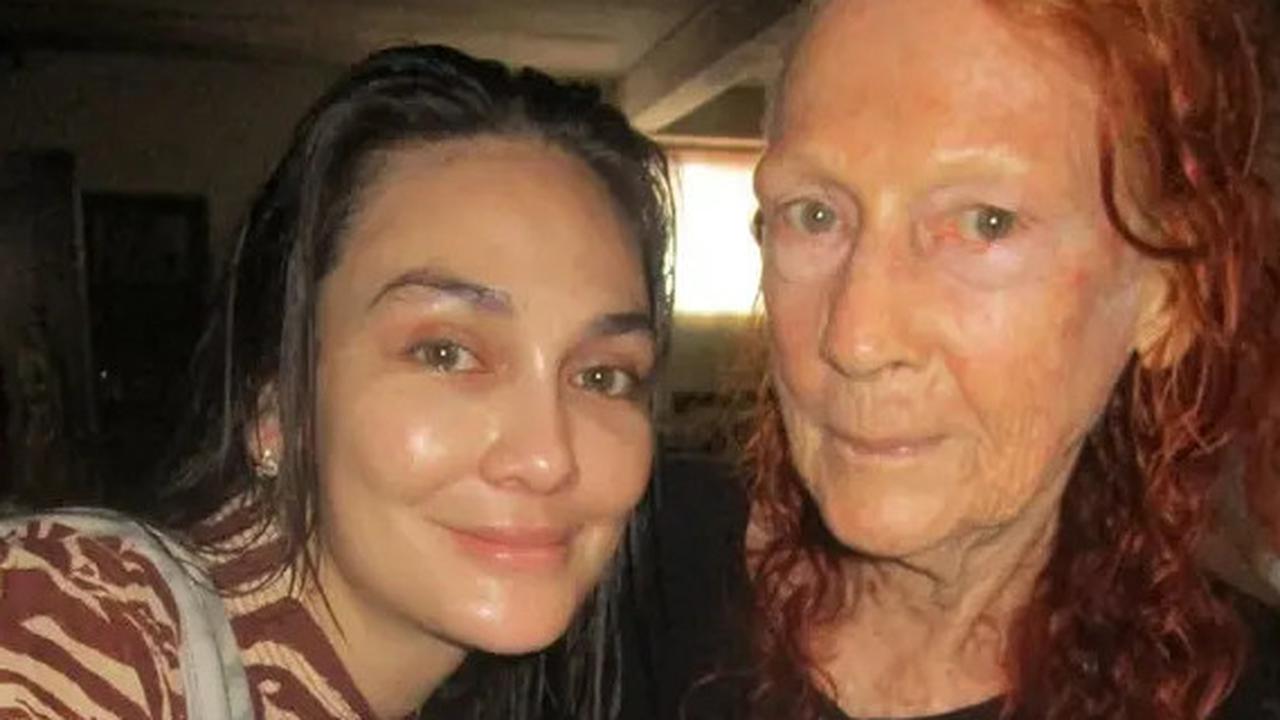 8 Potret Kedekatan Para Artis dan Sang Ibu saat Peringatan Hari Ibu 22 Desember dari Luna Maya hingga Krisdayanti