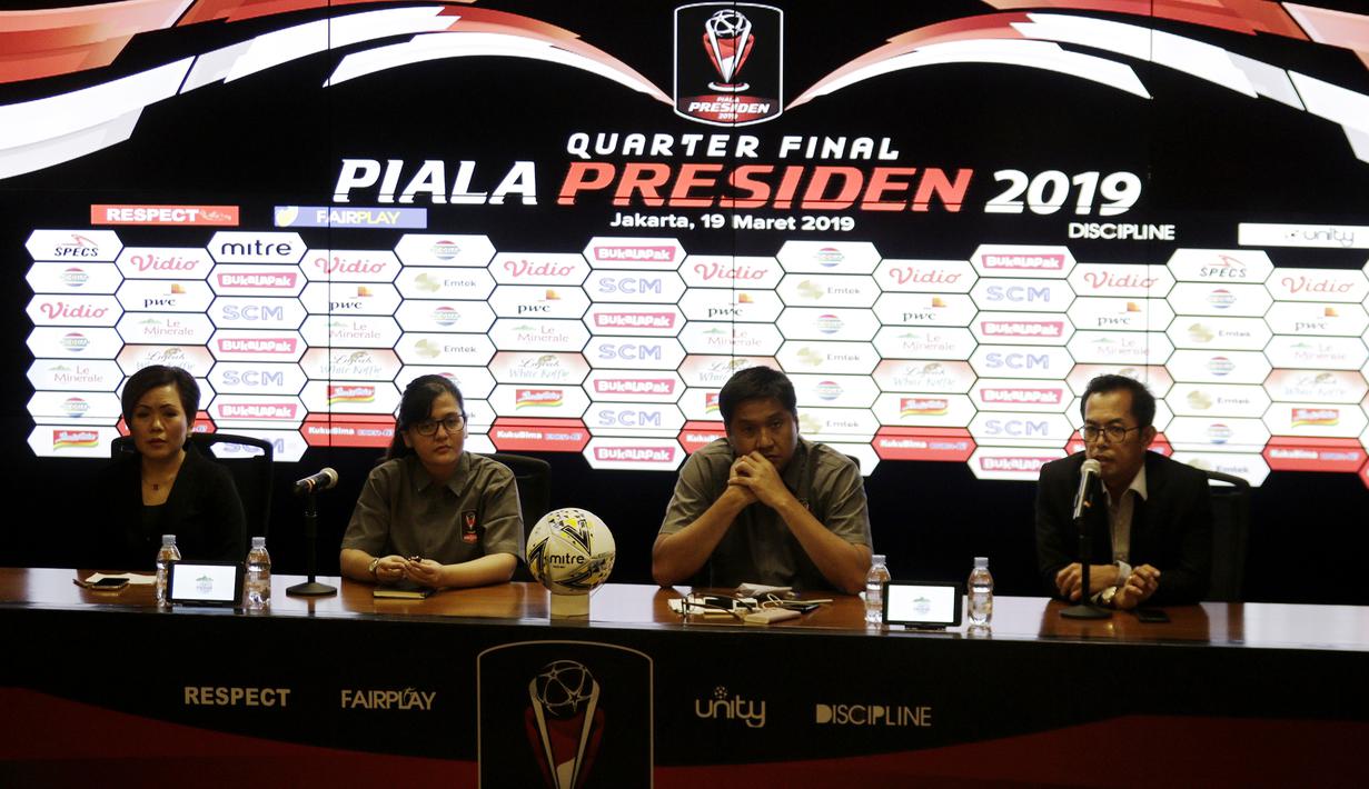 Suasana drawing babak delapan besar Piala Presiden 2019 di ruang media SUGBK, Jakarta, Selasa (19/3). Pertandingan akan berlangsung pada 29-31 Maret mendatang. (Bola.com/Yoppy Renato)