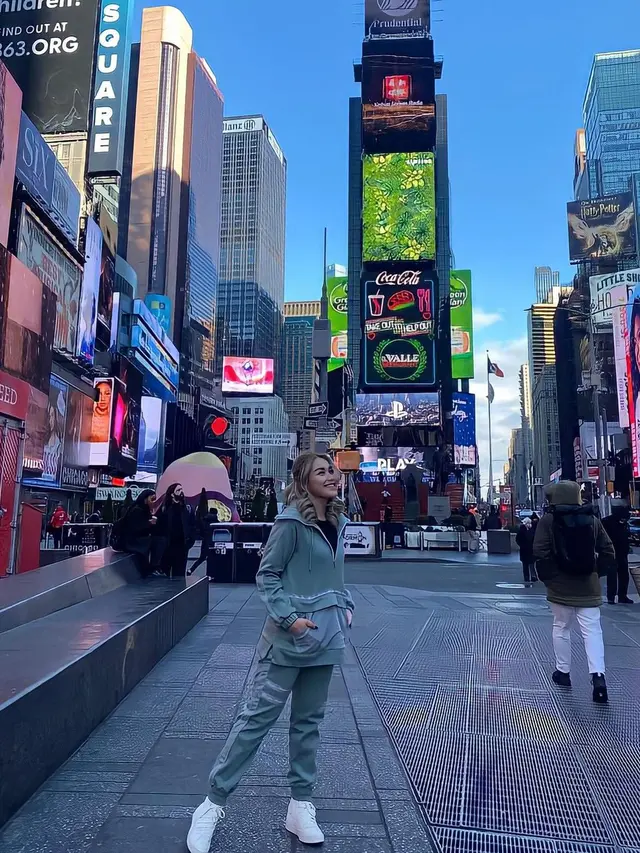 [Fimela] Ayu Ting Ting dan Bilqis Liburan di Amerika