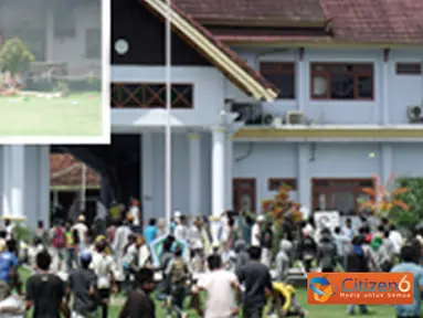 Citizen6, Bima: Massa Front Anti Tambang (FRAT) melakukan demo yang menuntut agar di cabutnya izin PT Sumber Mineral Nusantara. (Pengirim: Sirlan Firdaus)