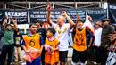 Keseruan Oki Rengga menyanyikan lagu-lagu yang ada di film animasi Garuda Di Dadaku bersama para peserta Liga Akamsi. (Dok. Film Animasi Garuda Di Dadaku)