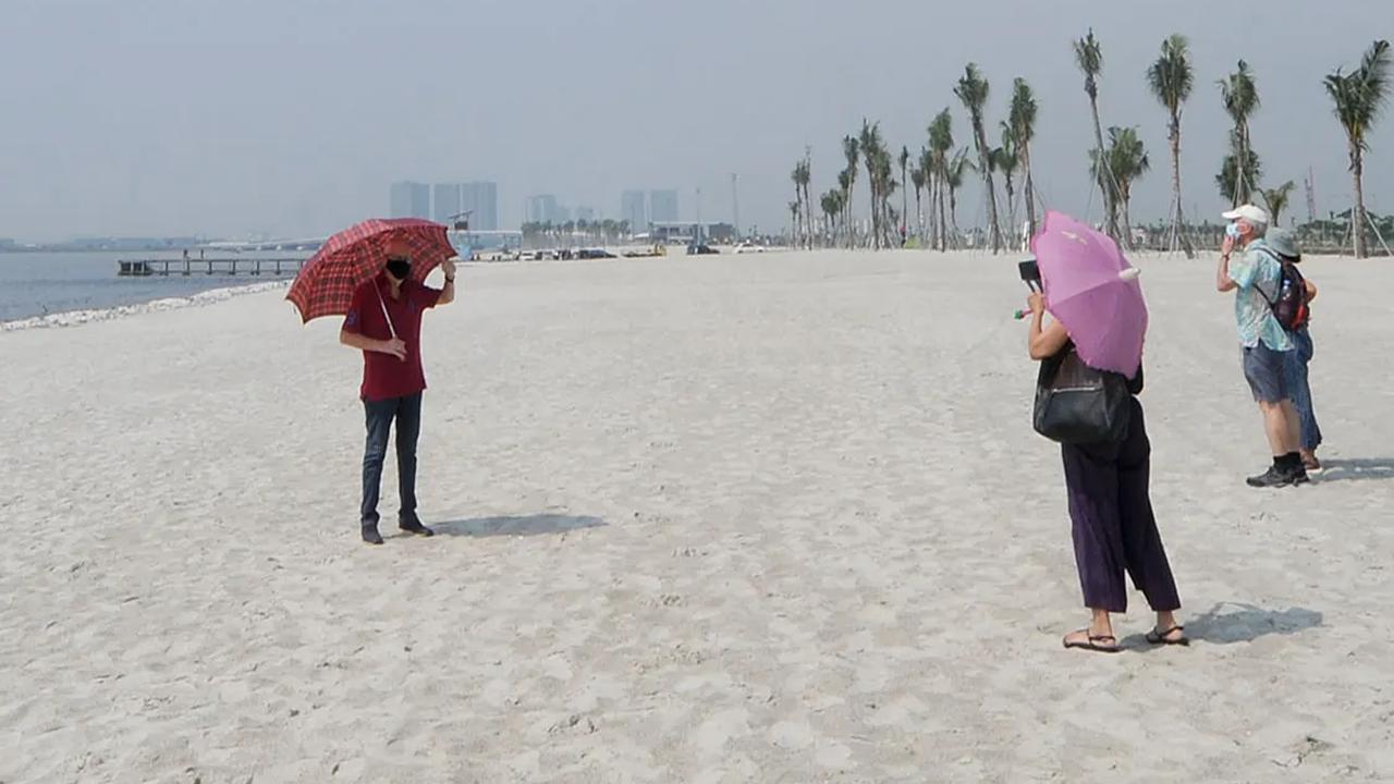 Menikmati Pasir Putih Buatan