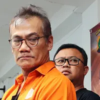 Aktor senior Tio Pakusadewo ditangkap Direktorat Reserse Narkoba Polda Metro Jaya karena konsumsi narkoba. Tio ditangkap berikut barang bukti sabu. Ia menyesali perbuatannya dan meminta pengguna berhenti gunakan narkoba. (Deki Prayoga/Bintang.com)