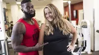 Seorang pelatih gym rela habiskan waktu 3 bulan untuk merusak fisik sempurnanya agar bisa menemani kliennya lakukan penurunan berat badan.