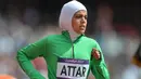 Sarah Attar merupakan salah satu atlet marathon berhijab yang menarik perhatian di Olimpiade 2016. Sebelumnya, wanita 23 tahun itu memang sudah mencetak sejarah dengan menjadi hijabers pertama asal Arab Saudi yang bersaing di Olimpiade 2012. (Foto: AFP/Johannes Eisele)