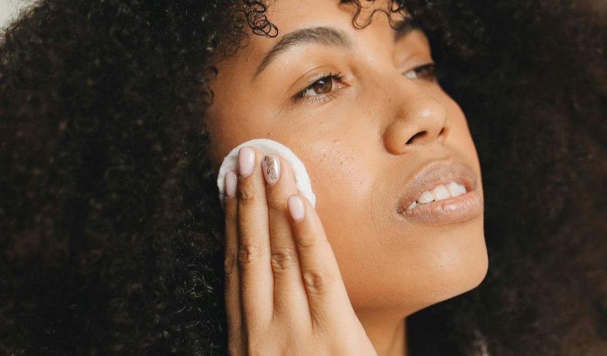 5. Rutin Pakai Exfoliating Toner