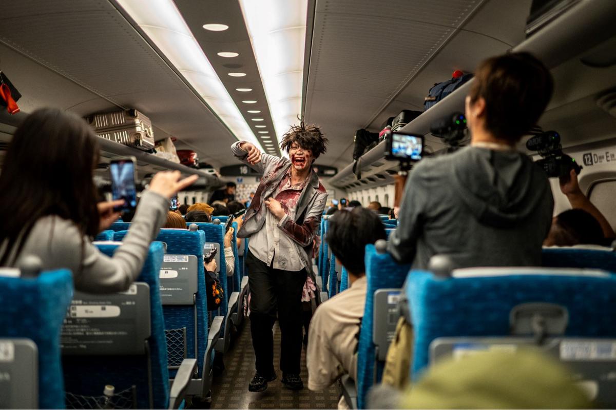 Gerombolan zombie serbu kereta cepat Shinkansen di Jepang
