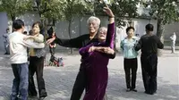 Para lansia di Tiongkok sangat bergantung secara emosional dan finansial kepada anak-anak mereka (Reuters)