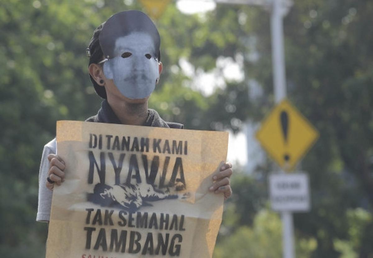 Aksi solidaritas di depan Istana mengutuk pembunuhan Salim Kancil