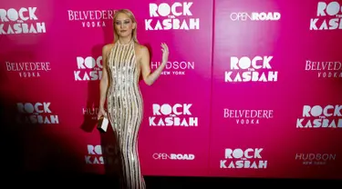 Aktris cantik Kate Hudson saat menghadiri premiere film 'Rock the Kasbah ' di New York, Senin (19/10/2015). Deretan aktor dan aktris papan atas turut membintangi film bergenre komedi ini. (REUTERS/Lucas Jackson)