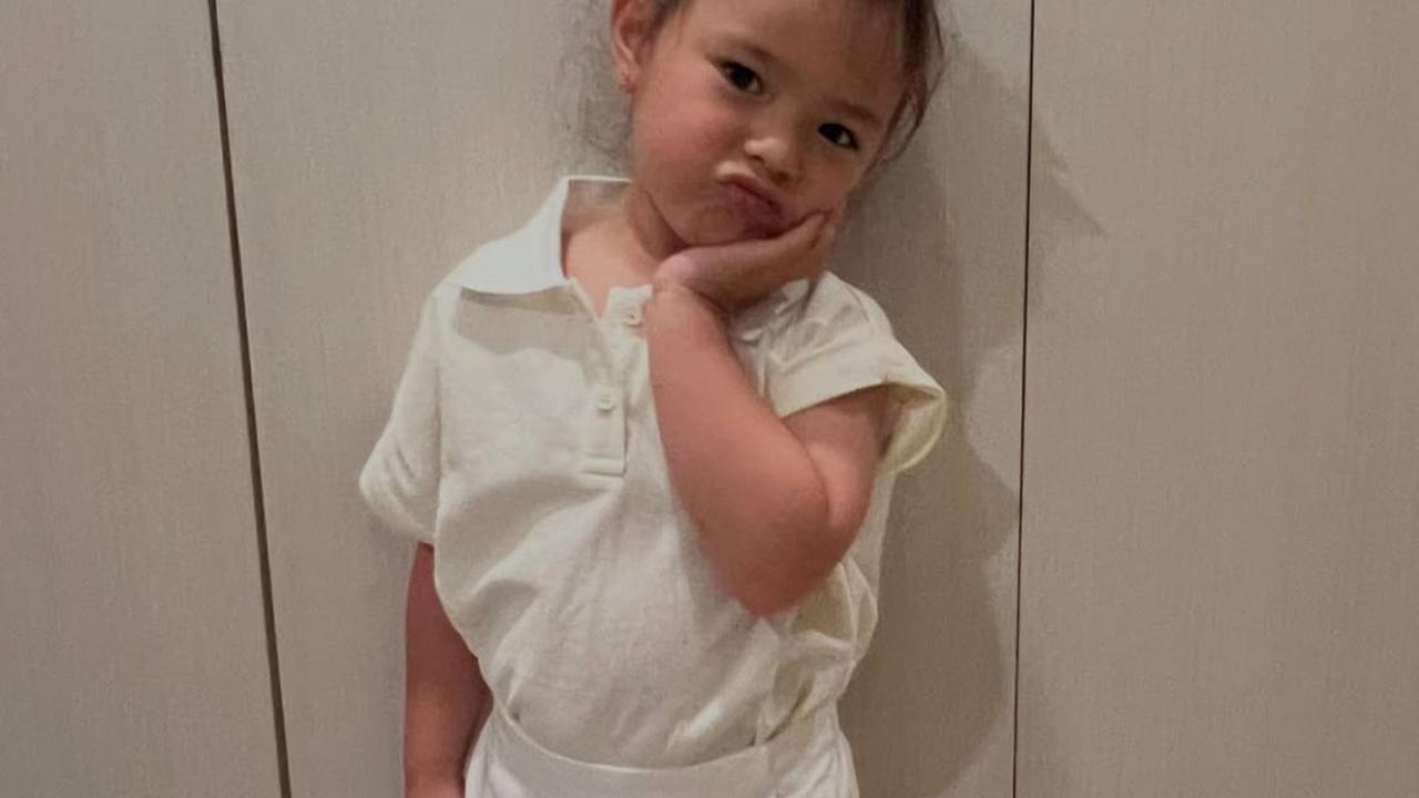 Asmirandah Unggah Foto Lawas Sandingkan dengan Anaknya, Benarkah Wajahnya Mirip Sang Papa?
