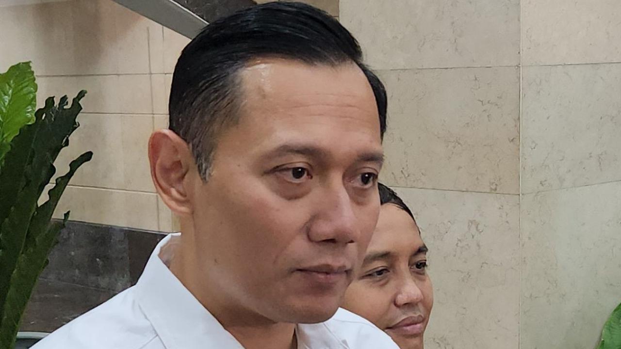 Hari Pertama Jadi Menteri, AHY Ikut Jokowi Blusukan ke Sulawesi Utara