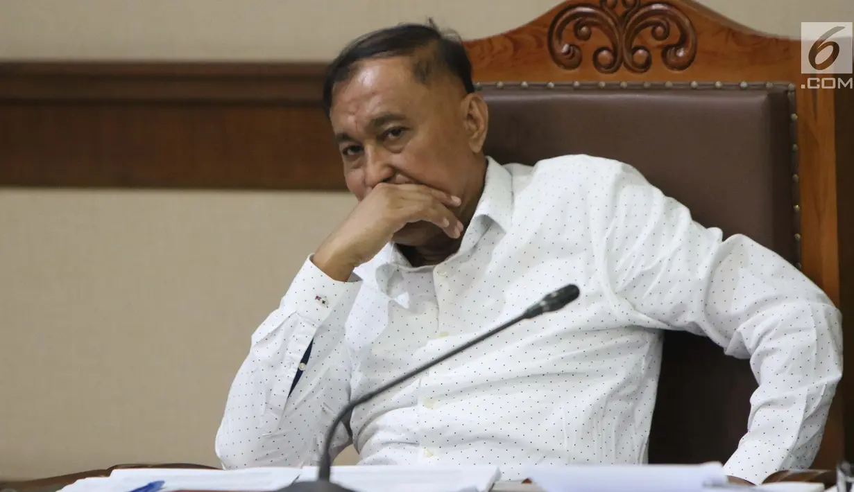Terdakwa dugaan korupsi E-KTP, Markus Nari menyimak keterangan saksi saat mengikuti sidang lanjutan di Pengadilan Tipikor, Jakarta, Rabu (11/9/2019). Sidang beragendakan mendengar keterangan saksi-saksi. (Liputan6.com/Helmi Fithriansyah)