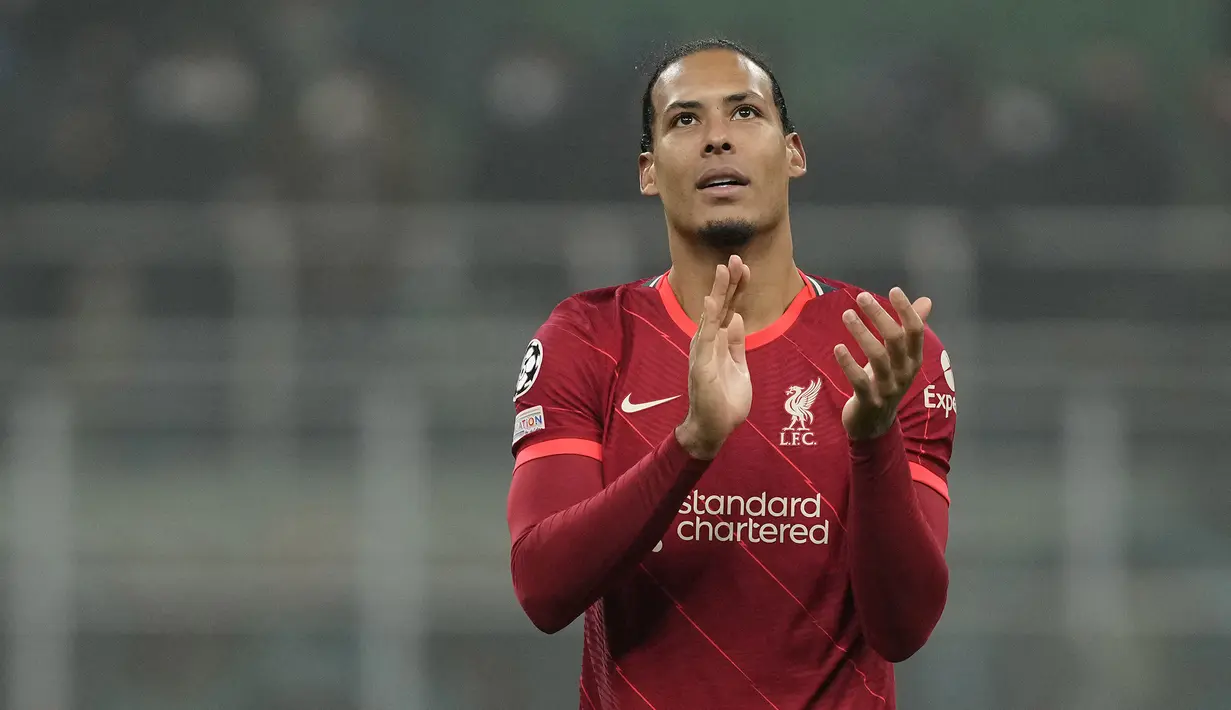 Performa apik Virgil van Dijk dipertegas dengan catatan bahwa ia tidak melakukan satu pun pelanggaran pada pertandingan tersebut. (AP/Antonio Calanni)
