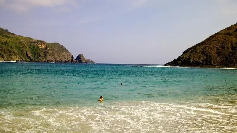 Pantai Mawun, Pukau Pengunjung Dengan Keindahannya