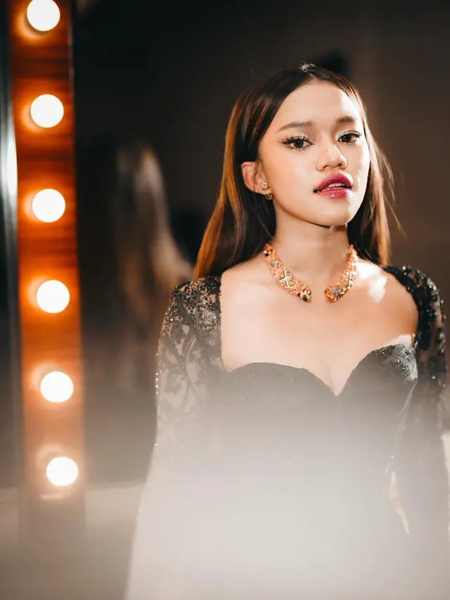 Pangling! Ummi Quary Tampil Glow Up Bak Barbie di Premiere Film Pamali