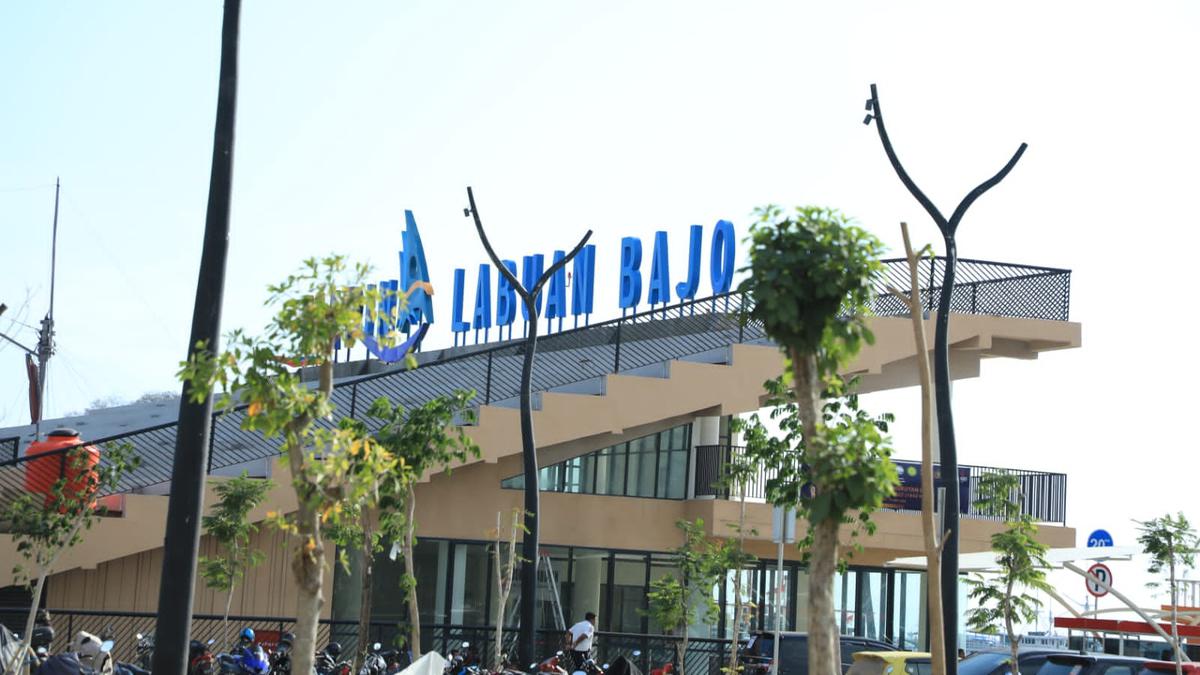 Penerbangan Dibatasi Imbas Erupsi Gunung Lewotobi Laki-Laki, Kapal Penyeberangan Jadi Primadona