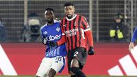Pemain Como, Alieu Fadera (kiri) dan bek AC Milan, Emerson Royal ketika bertemu di lanjutan Serie A 2024-2025 di Giuseppe Sinigaglia. (c) Antonio Saia/LaPresse via AP