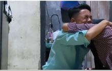 Viral Momen Anak SMA Beri THR untuk Ibunya dari Hasil Jualan Jajanan di Sekolah, Tuai Pujian