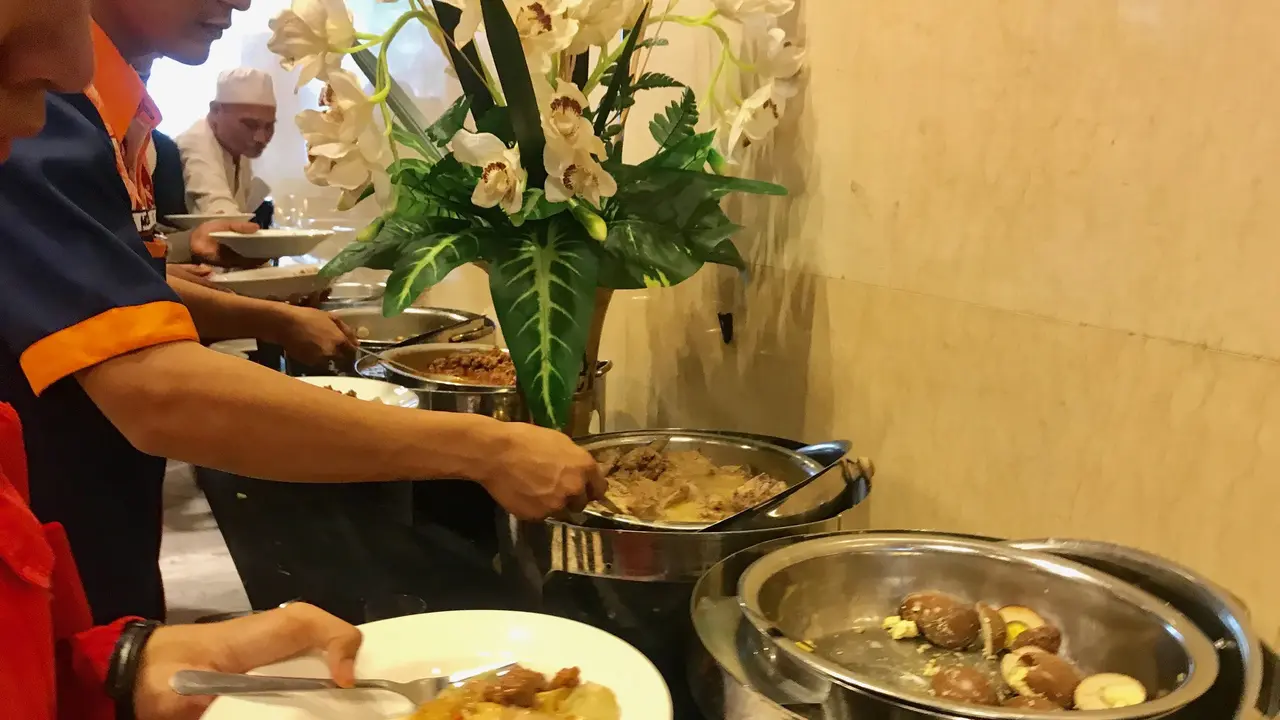 Lontong Sayur dan Opor Ayam Dihidangkan di Balai Kota DKI di Hari Idul Fitri