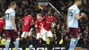 Penyerang  Manchester United,  Anthony Martial berselebrasi usai mencetak gol ke gawang Aston Villa pada pertandingan putaran ketiga Piala Liga Inggris 2022 di Stadion Old Traffodr, Manchester, Inggris,  Jumat (11/11/2022). MU menang atas Aston Villa dengan skor 4-2. (AP Photo/Dave Thompson)