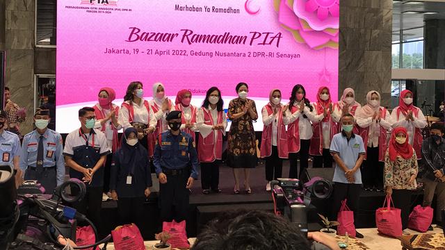 Apresiasi Ketua DPR RI Puan Maharani pada PIA DPR RI Bagikan Baksos Paket Sembako.