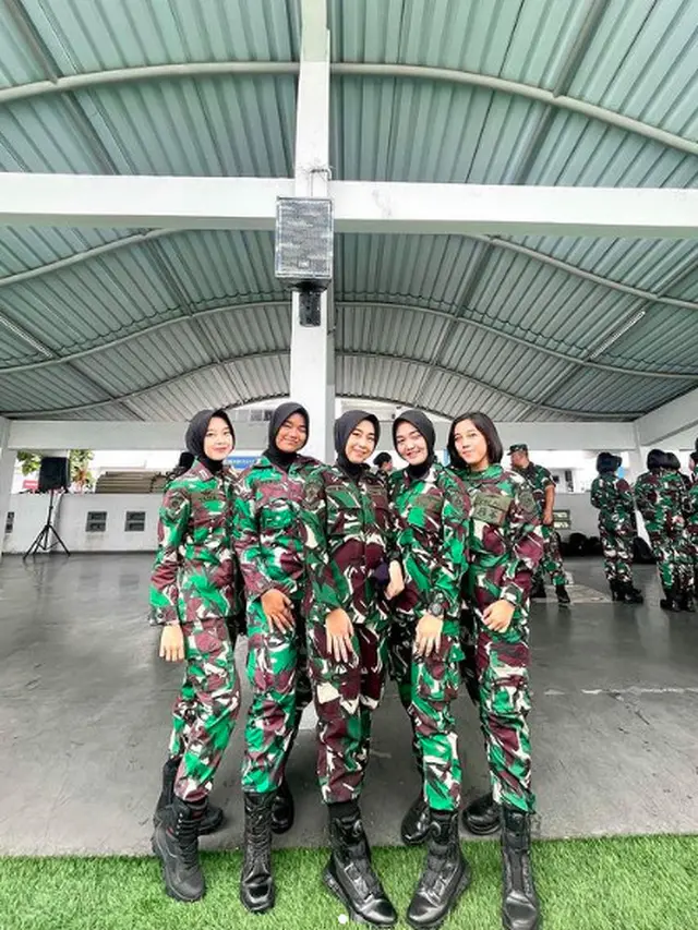 Cantik Dan Tangguh Ini Potret Srikandi TNI AL Serda Septin Yang Bikin Warganet Gagal Fokus