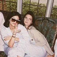 Bukan keluarga Kardashian kalau kisah hidupnya tidak menjadi sorotan publik. Tak hanya kehamilan Kylie Jenner, beberapa haal ini juga terjadi di keluarga Kardashian yang cukup menghebohkan. (Instagram/KUWTK)