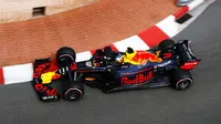 Pembalap Red Bull Racing, Daniel Ricciardo, mencatatkan waktu lap terbaik pada sesi latihan bebas kedua F1 GP Monako, Kamis (24/5/2018). Sementara Sebastian Vettel menorehkan waktu lebih cepat ketimbang Lewis Hamilton. (Twitter/Formula 1)